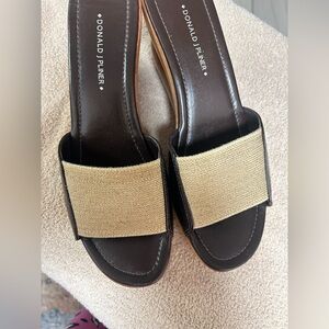 DONALD J PLINER Sculpted wood wedge slides with leather/linen vamp. NWOB SZ 9.5M